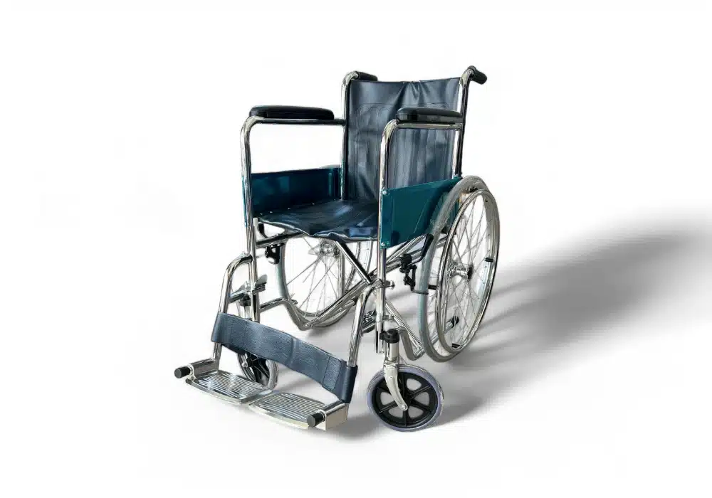 Fauteuil roulant adulte avec reposes pieds démontables