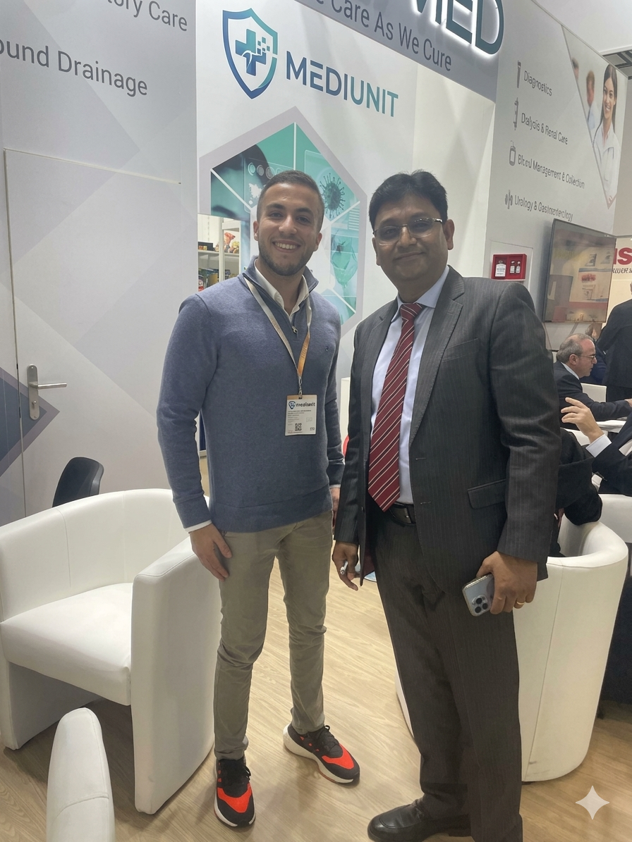 Abdelrhafar Naouri at a MediUnit trade show booth